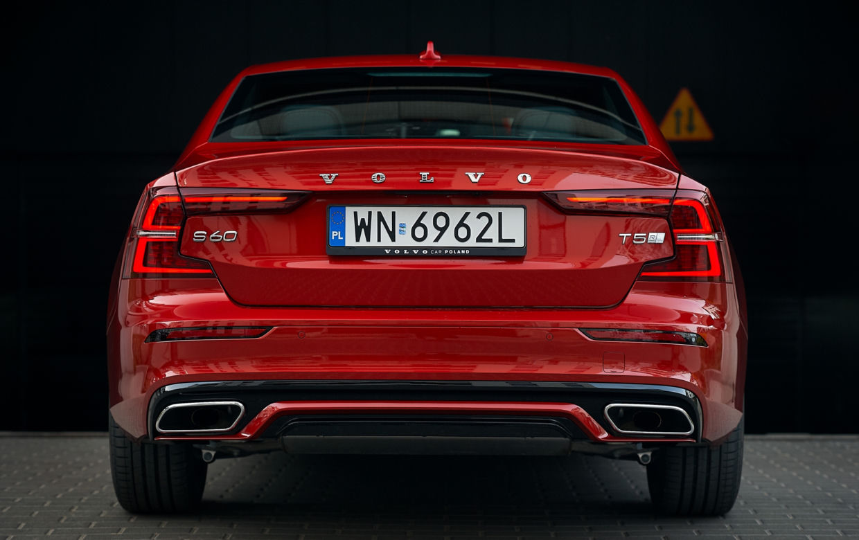 Volvo S60 T5 R Design First Edition