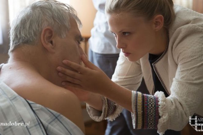 Na dobre i na złe odcinek 617. Ola Pietzrak (Anna Karczmarczyk), Andrzej (Olgierd Łukaszewicz)