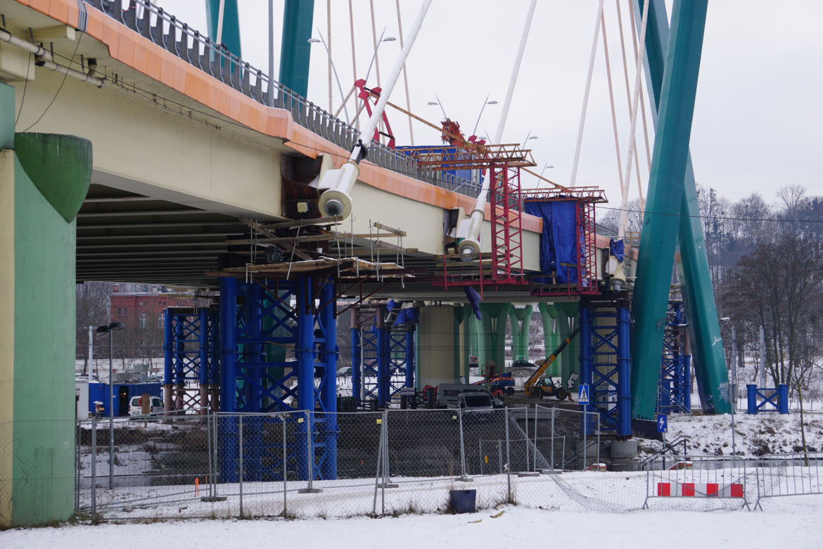 Trwa naprawa mostu Uniwersyteckiego w Bydgoszczy [ZDJĘCIA]