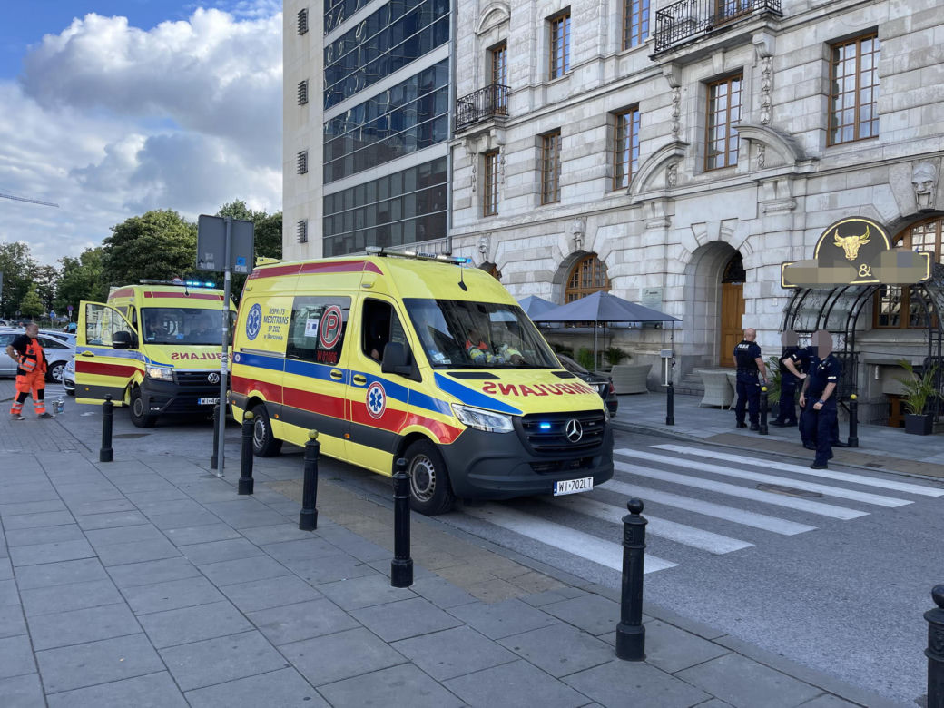 Horror. Atak Gruzinów z nożami w barze w Śródmieściu! Dwie osoby w szpitalu