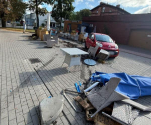 Wjechała wprost w ogródek i uciekła. Policjanci szybko odkryli, co się stało!