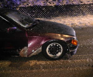 Krosno: 18-latek bez prawa jazdy uciekał przed policjantami. Wpadł w poślizg