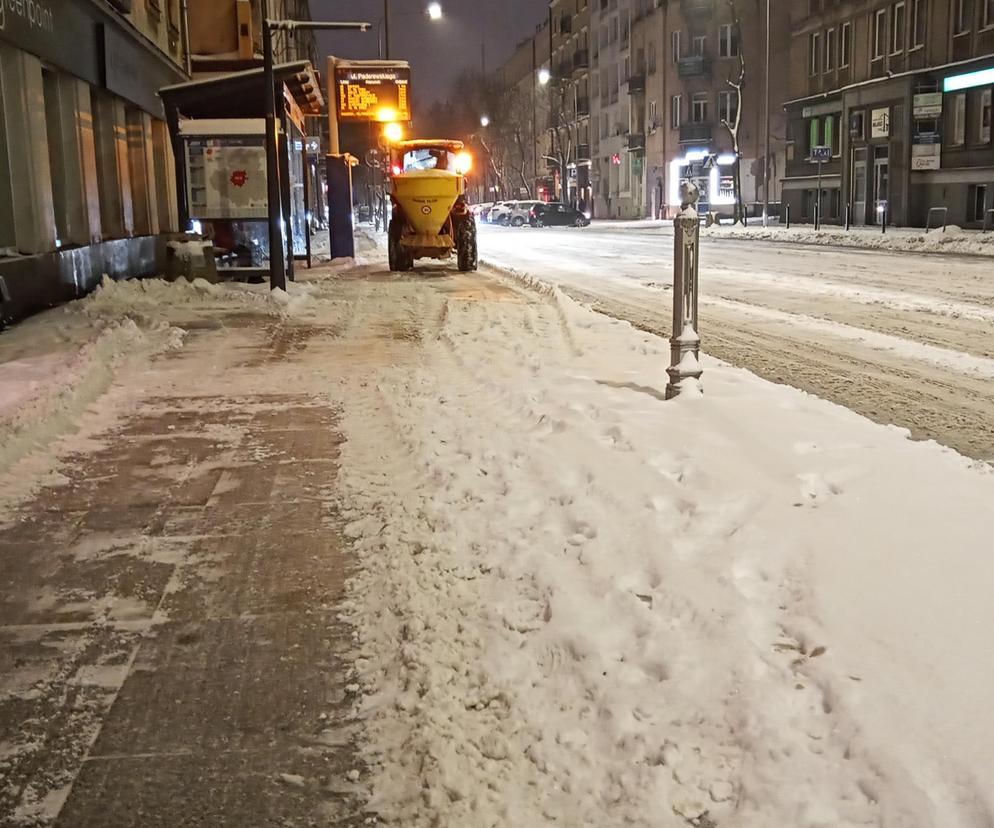 W Kielcach trwa akcja zima! Drogowcy intensywnie pracują
