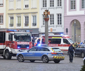 To on rozjeżdżał ludzi samochodem! Zostały po ich tylko buty