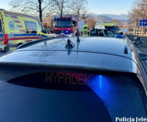 Radomierz. Osobówka wpadła w poślizg i wjechała w taksówkę. 8 osób w szpitalu