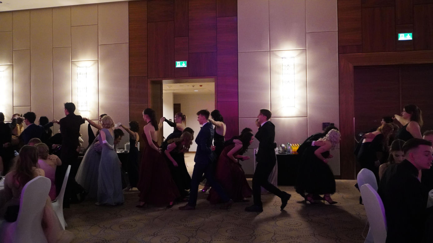 Studniówkowe szaleństwo. Bal przedmaturalny I LO im. Bartłomieja Nowodworskiego 