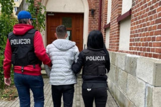 19-latek uwodził mężczyzn na portalu randkowym. Gdy dostał nagie zdjęcia, szantażował! Zatrzymali go policjanci z Rzeszowa