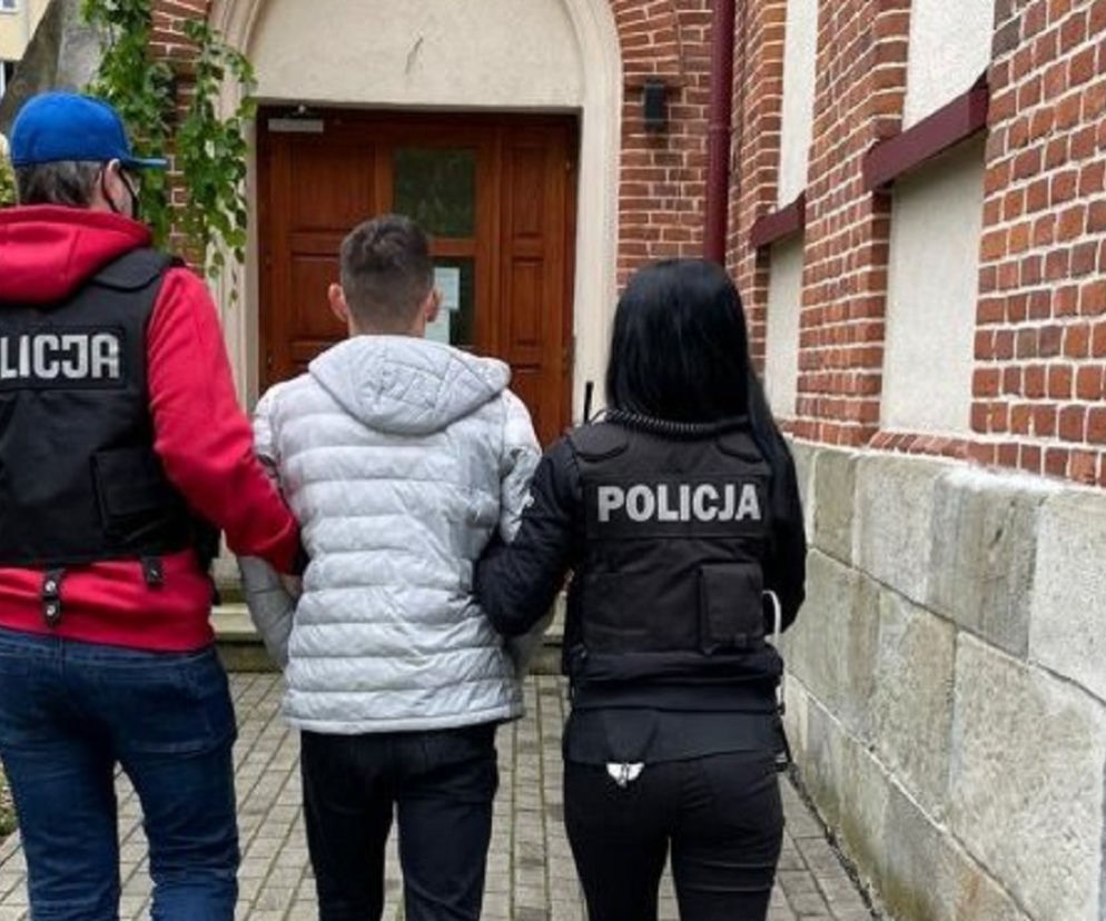 19-latek uwodził mężczyzn na portalu randkowym. Gdy dostał nagie zdjęcia, szantażował! Zatrzymali go policjanci z Rzeszowa