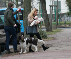 Kasia Tusk  i Staszek Cudny z dzieckiem