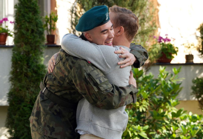 Barwy szczęścia, odcinek 3317: Łukasz wraca do domu, który był jego więzieniem, by zmierzyć się z traumą