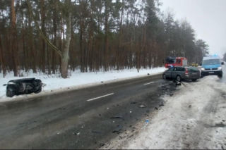 Wypadek na DW803, cztery osoby ranne