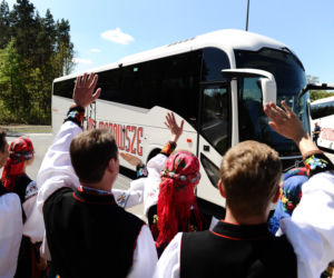 Mazowsze dostało autokary i rondo. Zespół pieśni i tańca świętuje w Otrębusach