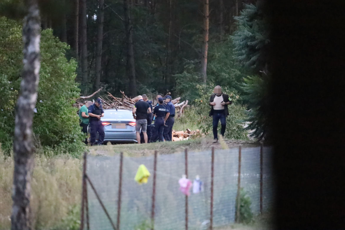 Strzelanina na Mazurach. Sąsiad zastrzelił sąsiada i zabarykadował się w domu