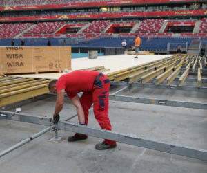 Na Stadionie Narodowym zagrają 45 cm nad ziemią