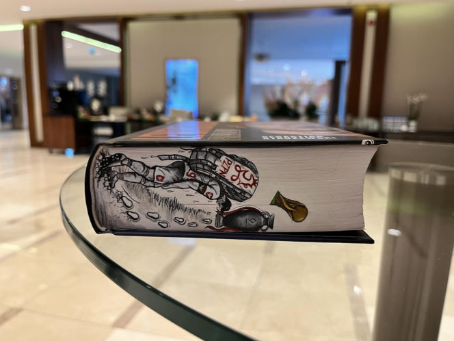 Robert Lewandowski otrzymał wyjątkowy prezent. Takiej książki jeszcze nie miał