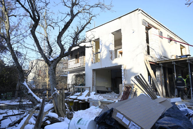 Kaczyńskiego nie ma w domu, a sąsiedzi rozwalają ściany