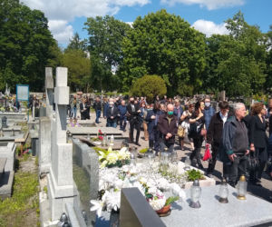 Pogrzeb Jerzego Pilcha w Kielcach. Przyjechali min. Grzegorz Turnau i Jan Nowicki	