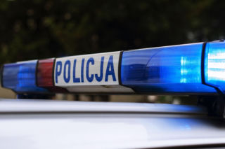 Tarnów: Mężczyzna wtargnął na jezdnię i został potrącony. Na miejscu znaleziono broń