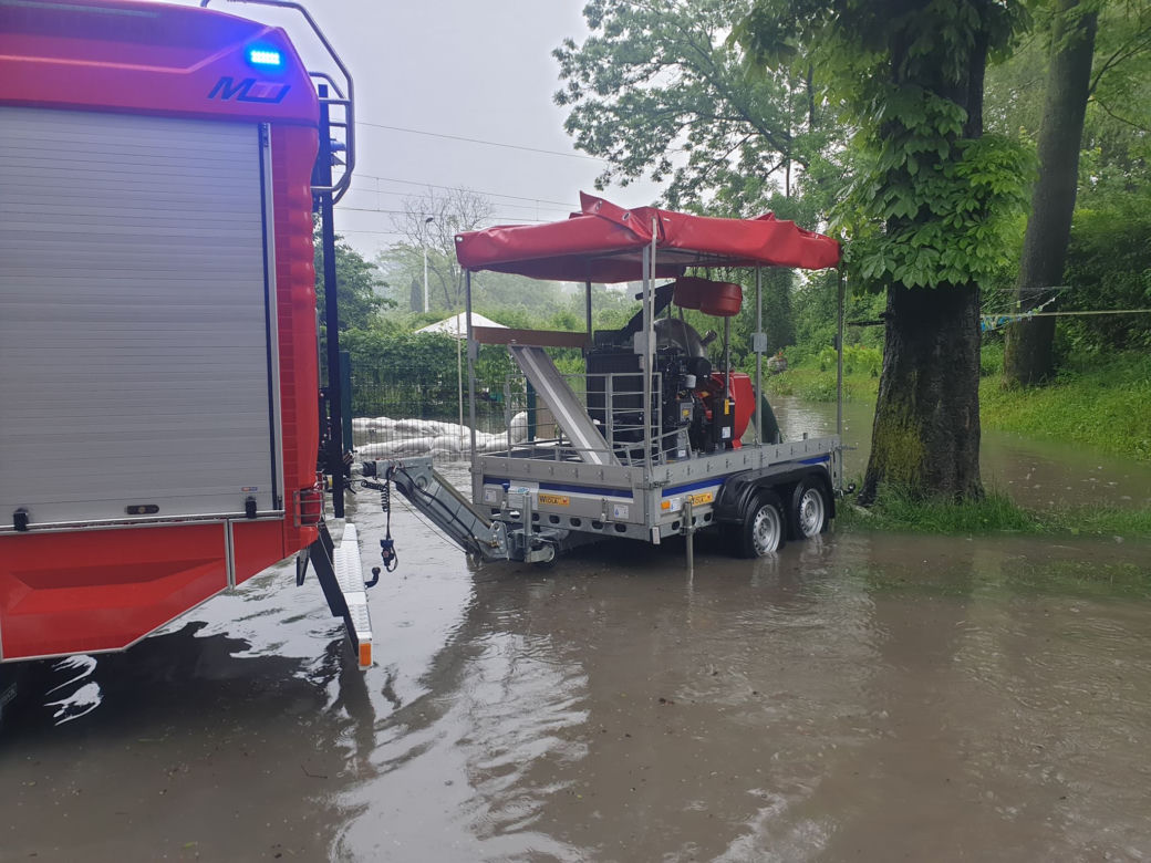 Pogotowie przeciwpowodziowe na Śląsku. Rzeki przekroczyły stany alarmowe! [ZDJĘCIA]