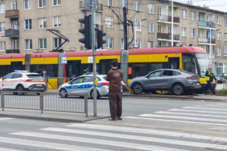 Po śmierci 6-latka postawili tam fotoradar. Pijany kierowca wbił się w barierki przy przystanku