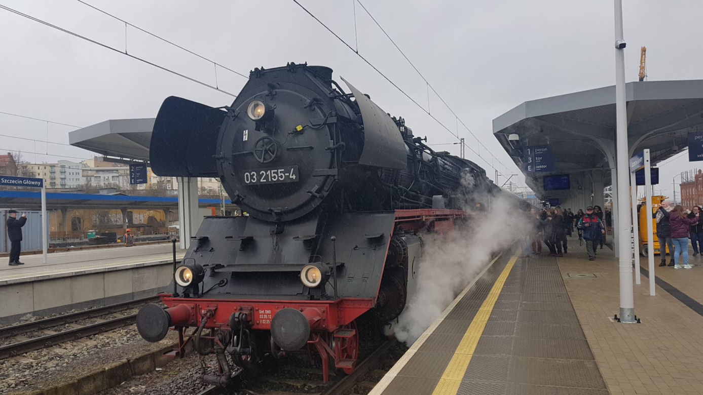 Zabytkowy pociąg na stacji Szczecin Główny