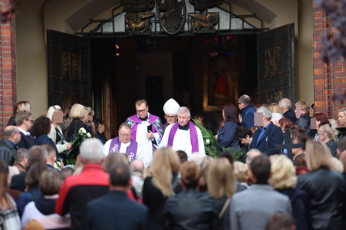 Rodzina zginęła na A1. Pogrzeb odbył się w Myszkowie