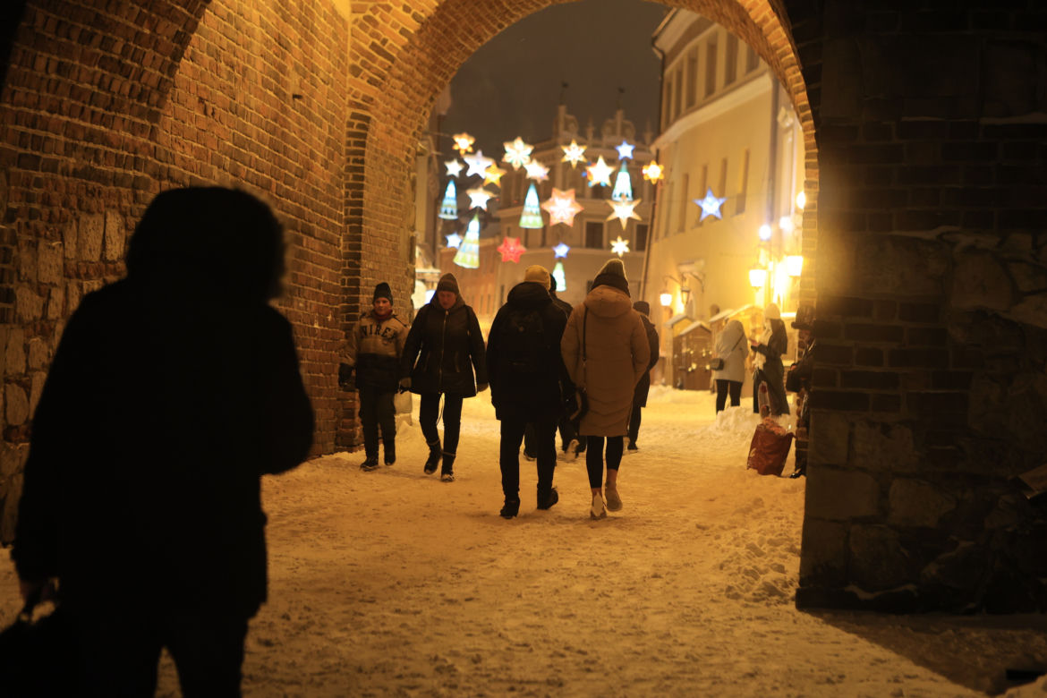 Śnieżny Lublin wieczorową porą