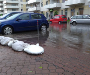 Powódź na ul. Zachodniej 15. Mieszkaniec: Ręce opadają