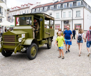 101. rocznica Bitwy o Białystok. Pokaz sprzętu i poczęstunek na Rynku Kościuszki [ZDJĘCIA]
