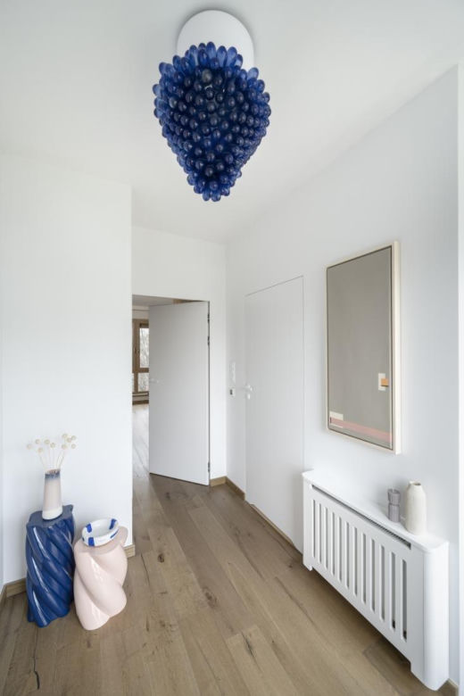 Styl Bauhaus we wnętrzu. Zobacz nowoczesny apartament dla pary
