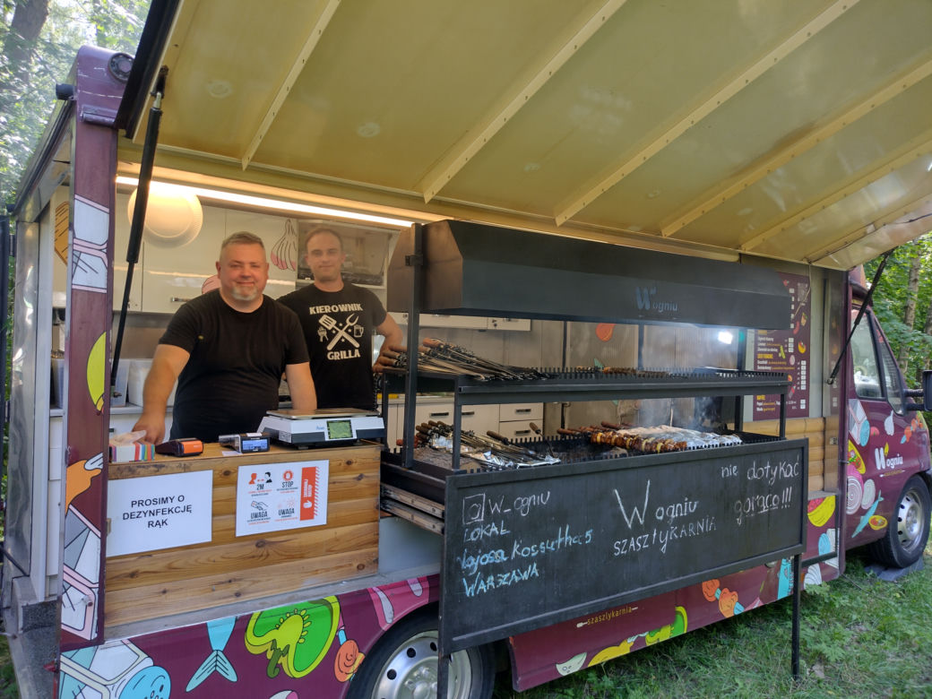 Trwa Festiwal Smaków Food Trucków w Olsztynie. Co dobrego można zjeść? [ZDJĘCIA]