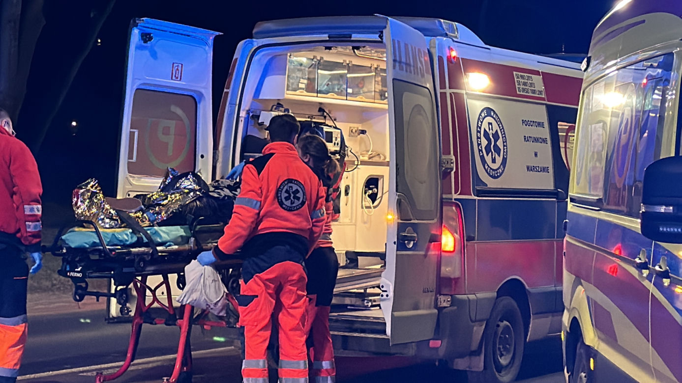 Audi huknęło w nią na przejściu. Przeleciała ponad 10 metrów