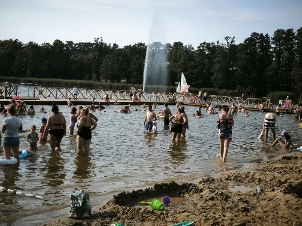 Długi sierpniowy weekend na plaży w Osiecznej
