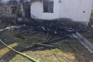 Tragedia pod Żninem. Mężczyzna nie żyje, dom stanął w ogniu! [ZDJĘCIA]