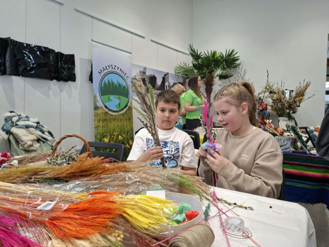 Starachowice tętnią tradycją! Trwa pierwszy Festiwal Kół Gospodyń i Gospodarzy Wiejskich „Lokalne pasje”