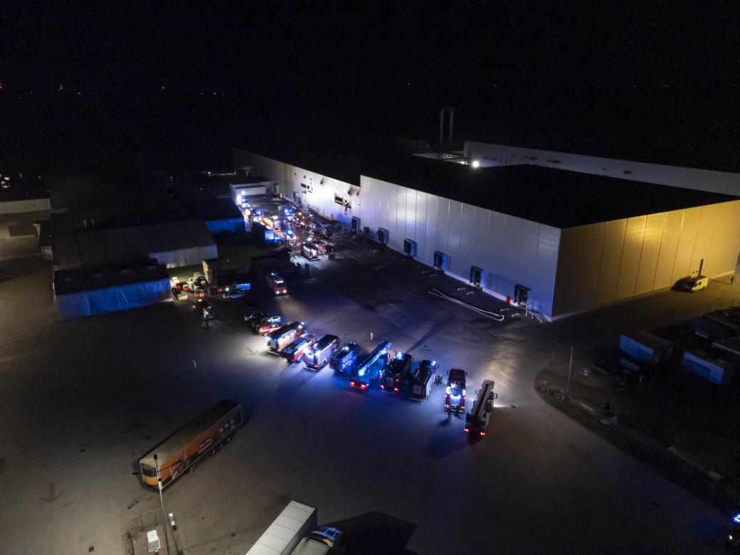Ponad 100 strażaków w akcji w Ujeźdźcu Małym. „Trwa szacowanie strat”