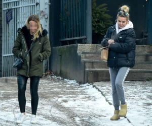 Hanna Lis pali przy córce