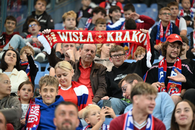 Tak kibice Wisły Kraków bawili się na trybunach. Znajdź się na zdjęciach