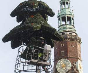 Montaż iluminacji świątecznej we Wrocławiu