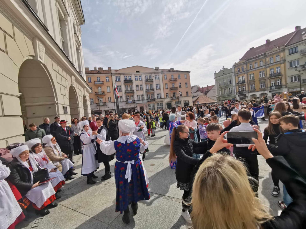 Kalisz. Zatańczyli walca z filmu „Noce i Dnie”
