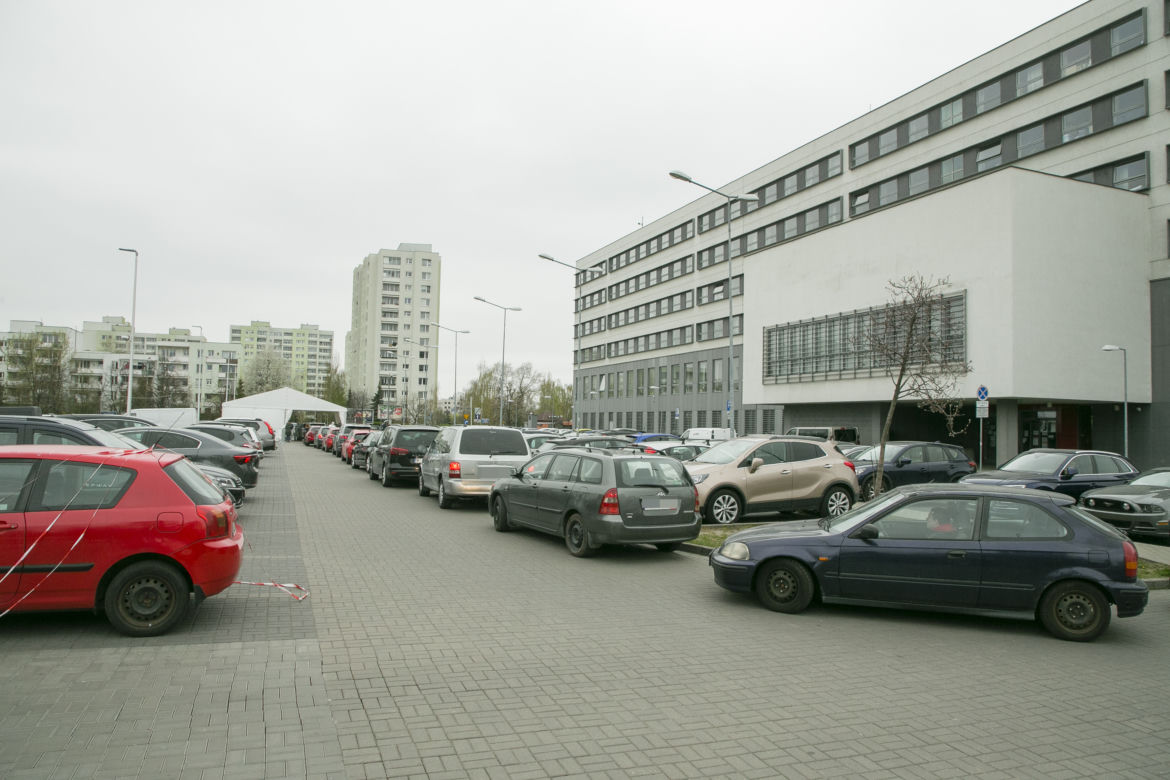 Mobilny punkt testów na koronawirusa.
