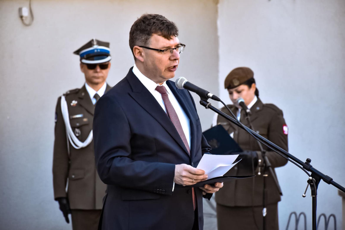 Obchody 2 maja w Olsztynie. Uroczyste podniesienie flagi na maszt [ZDJĘCIA]