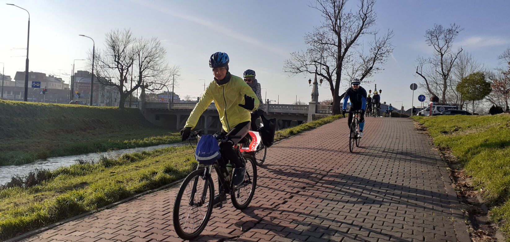 Lubelscy rowerzyści wyruszyli. Pokonają 103 kilometry w 103. rocznicę odzyskania niepodległości [GALERIA]