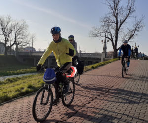 Lubelscy rowerzyści wyruszyli. Pokonają 103 kilometry w 103. rocznicę odzyskania niepodległości [GALERIA]