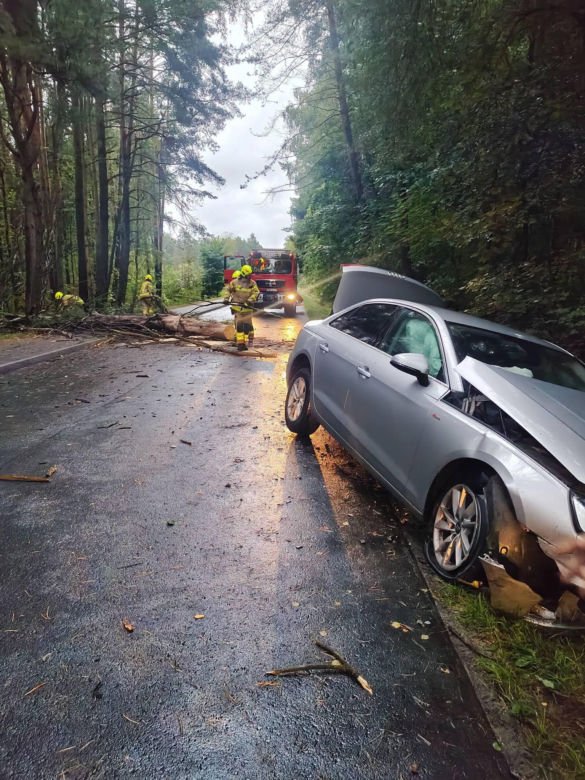 Burze nad Polską. Setki interwencji, tysiące domów bez prądu. IMGW ostrzega. Gdzie będzie najgorzej?