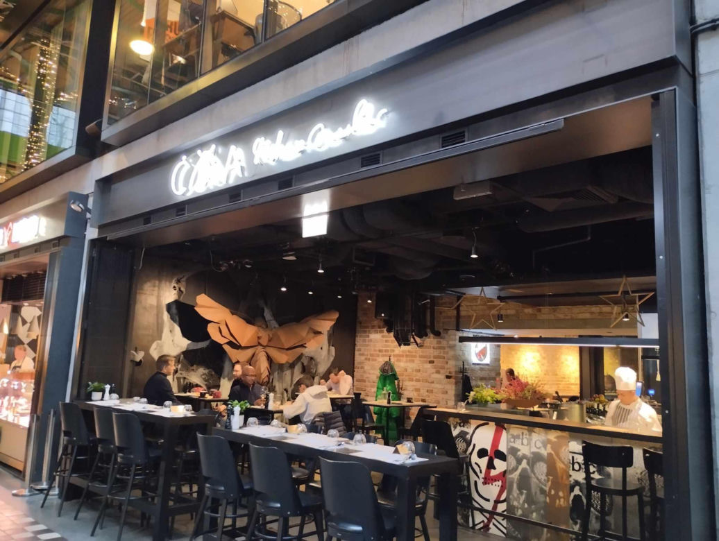 Restauracja "Ćma" w Hali Koszyki