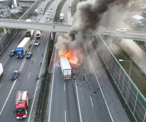 10-kilometrowy korek na A2 pod Warszawą. TIR stanął w płomieniach!