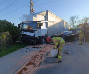 Wypadek w Brzesku na Okulickiego: Zderzenie ciężarówki z osobówką