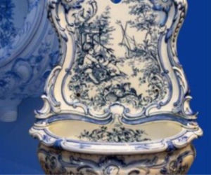 „Tam gdzie król chodził piechotą” we Wrocławiu. Niezwykła wystawa nocników i tronów toaletowych