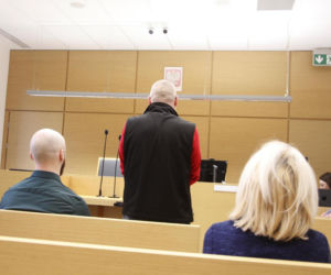 Spadł z noszy w drodze do szpitala, nie przeżył. Medycy oskarżeni o śmierć Ryszarda